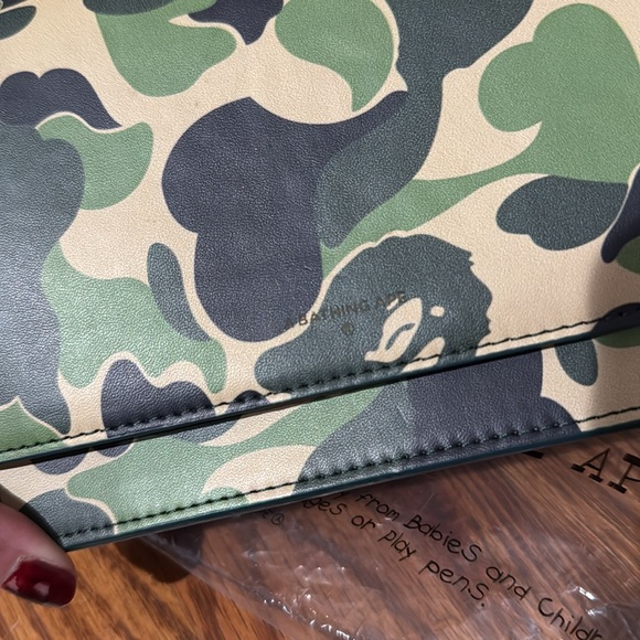 BATHING BAPE camo crossbody - Picture 2 of 9